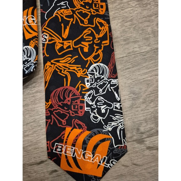 Vintage Cincinnati Bengals NFL Football Necktie Ralph Marlin & Co. 1993.     202 - Picture 3 of 6